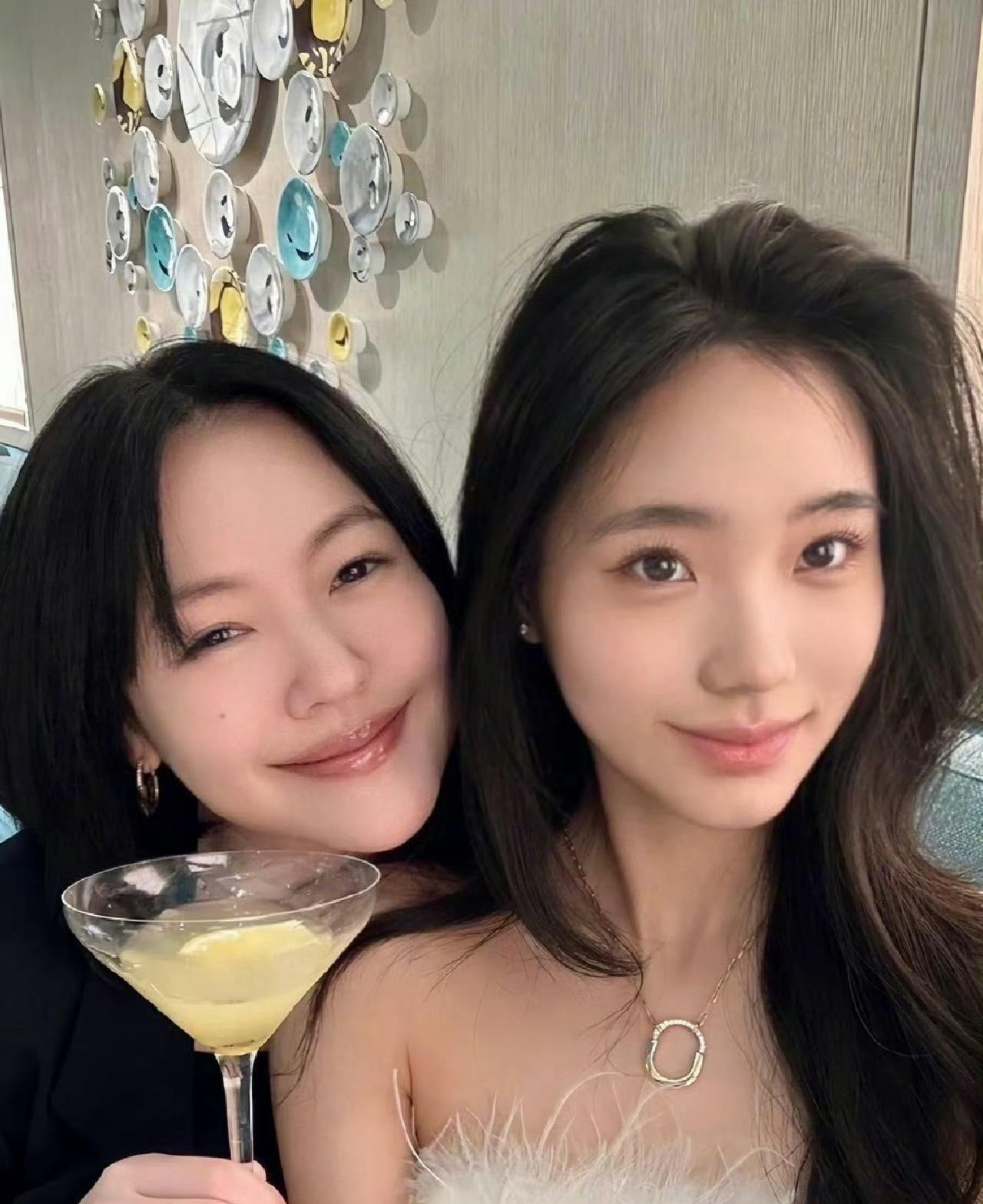 这是小 S 买的热搜吗？
怎么又说她家二女儿很像林志玲呀
 
印象里这种说像林志