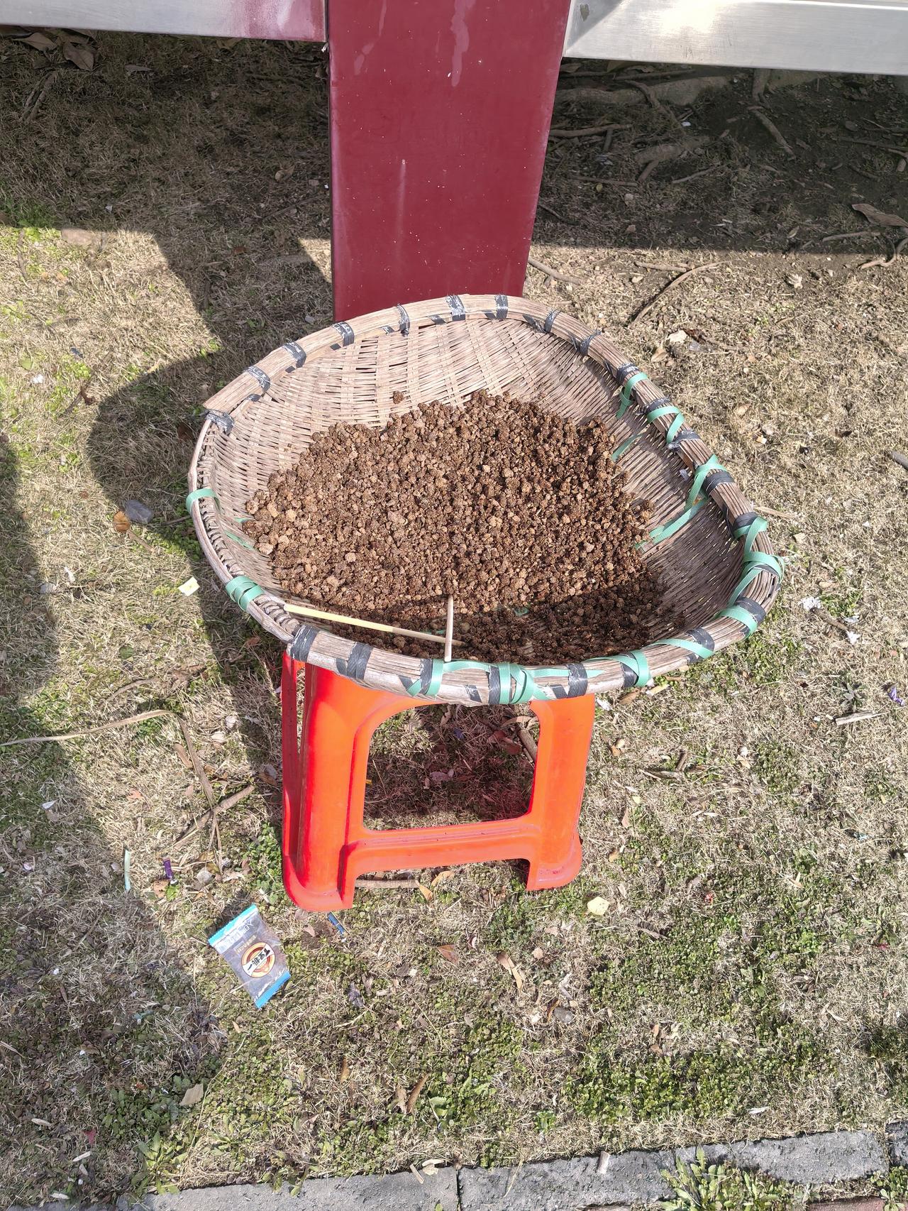 今天被告知上个月业绩垫底，要扣200块，感觉自己没有关系与背景势单力又薄，只能任