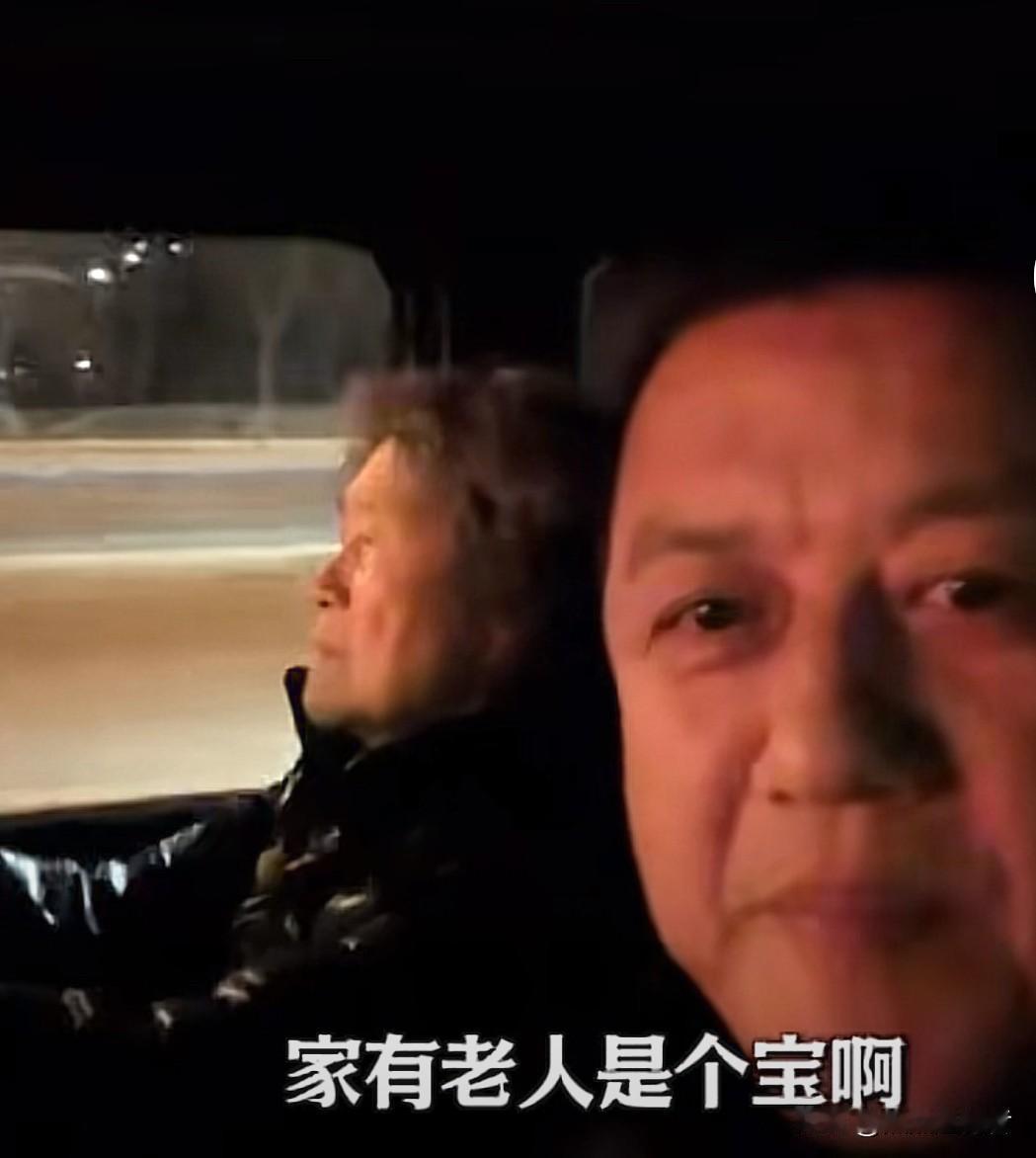 昨晚，李亚鹏更新了一则视频。视频中，李亚鹏感慨道：“家里有老人，那可真是个宝啊！