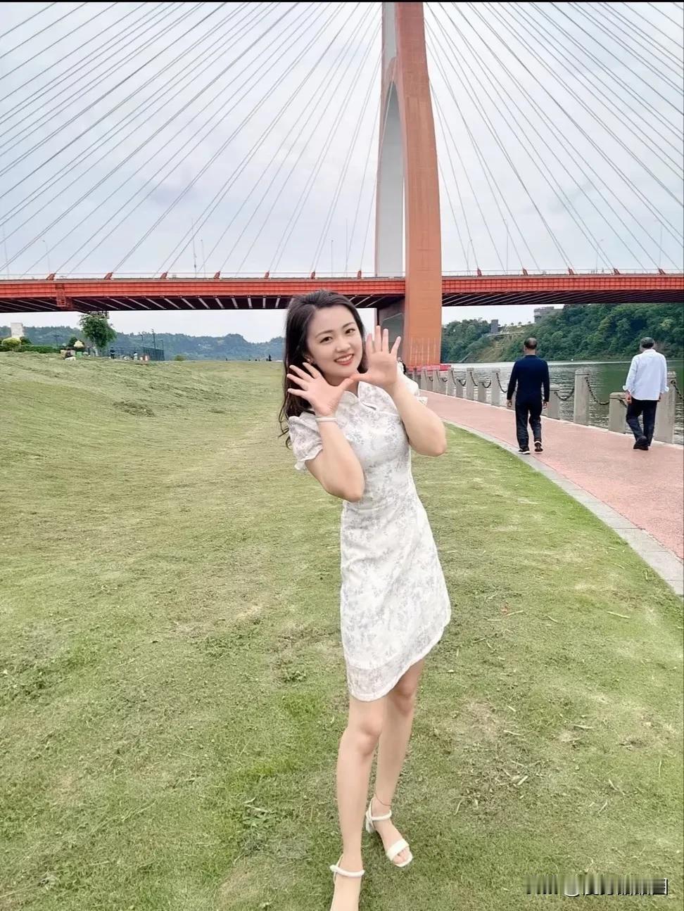 #决定女人气质是哪些条件？#很多因素，要善于发现自己的优点展现出来就好。