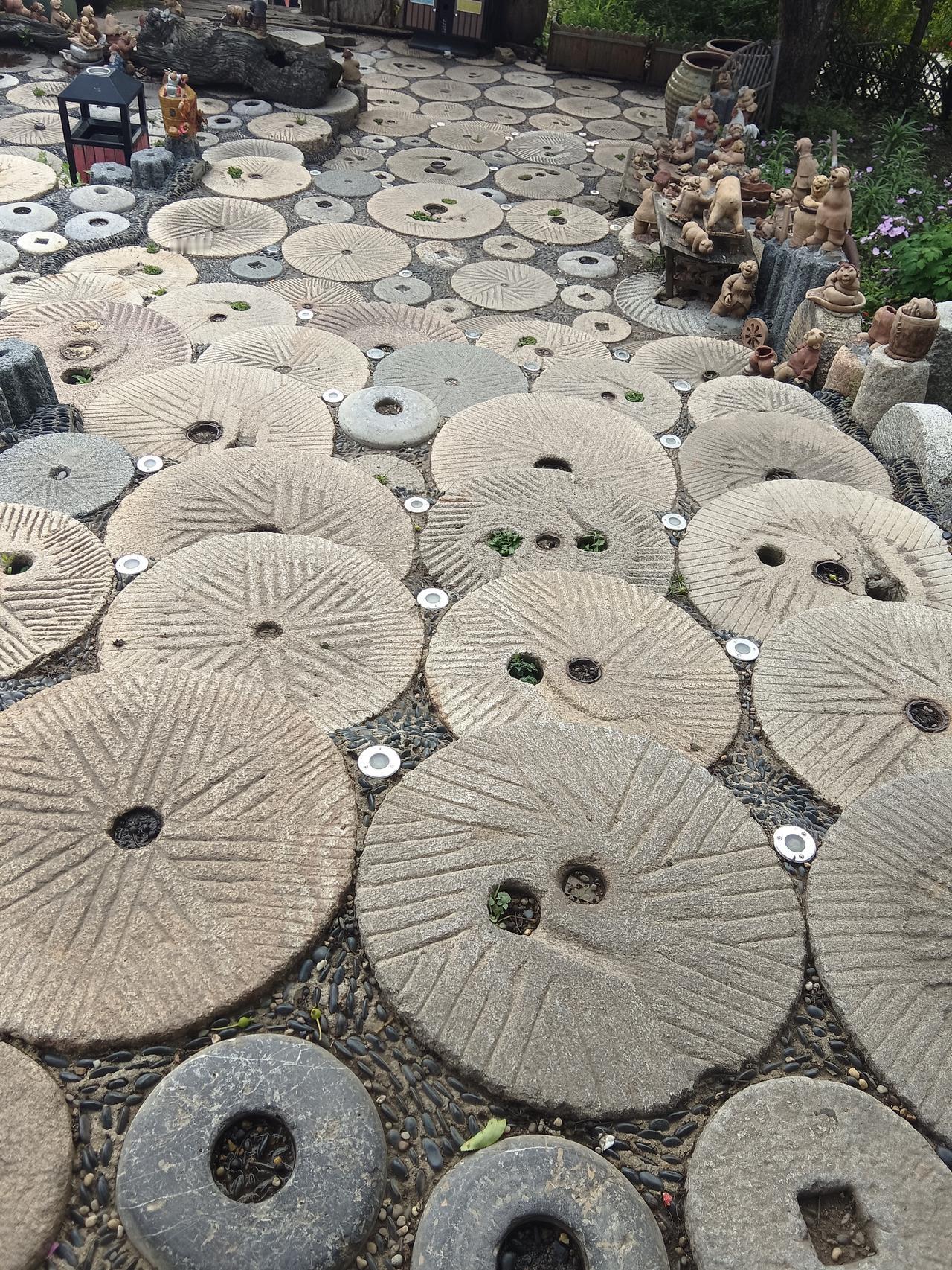 下联：问道有高僧
              古寺有高僧