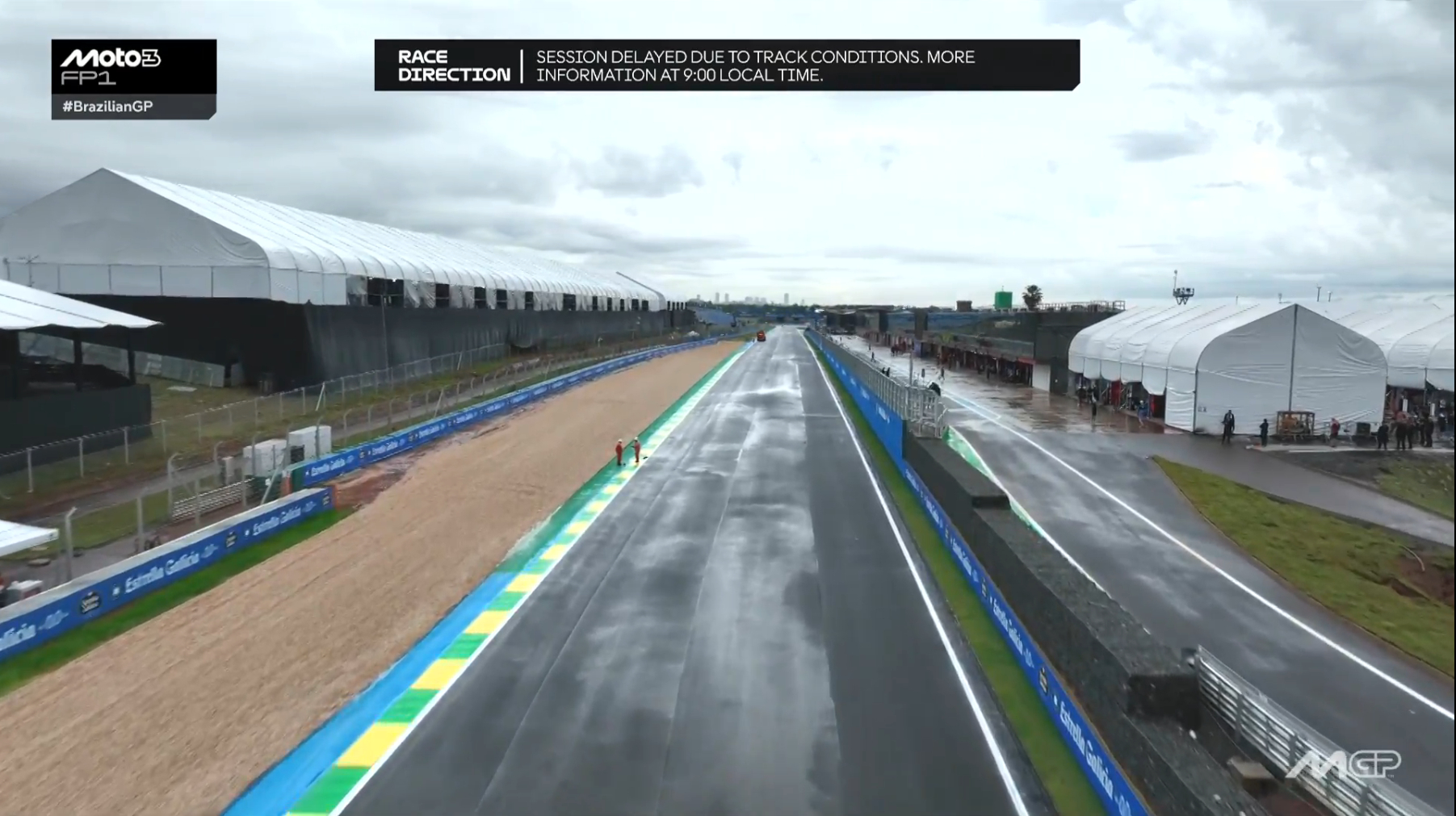 Moto3练习赛因为赛道遭遇强降雨推迟开始，今天早上的大雨导致赛道再度部分被淹M