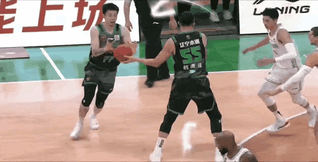 韩德君惹大祸了，把张镇麟的脚给搞了。                      