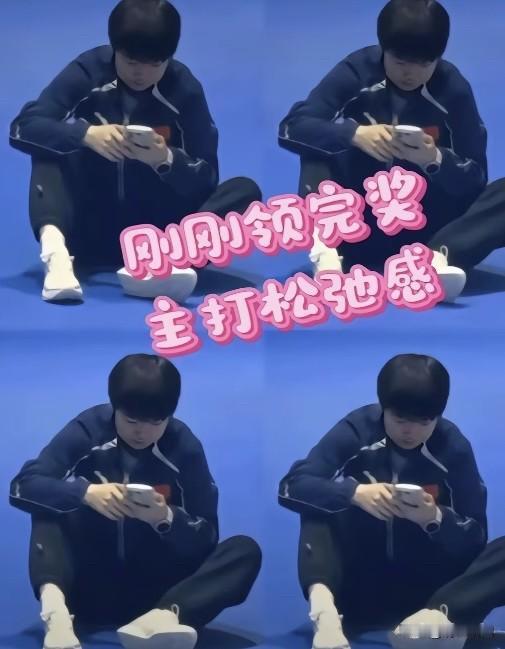 莎莎标准的亚洲蹲，一般人可是学不来的，太可爱了，她每次的表情和动作，没有人能超越