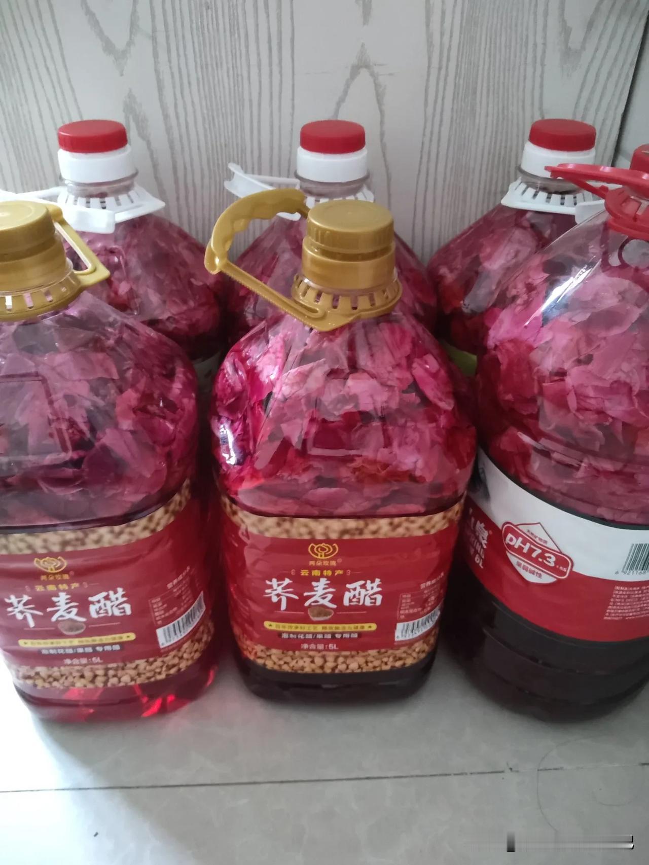 云南弥勒的玫瑰花醋制作工艺与制作成本！
这里仅仅针对人在弥勒本地的情况哦！
一瓶