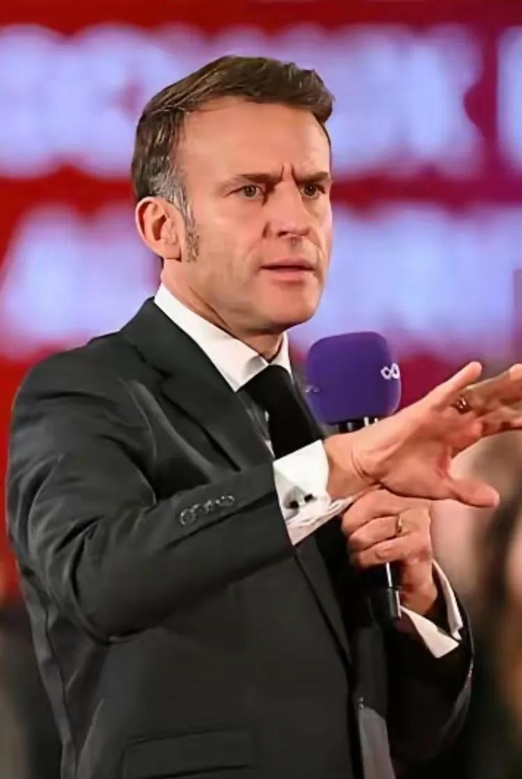 应该说，法国总统马克龙的这次访华，团队很庞大！但他很聪明！

不得不说，他打得一