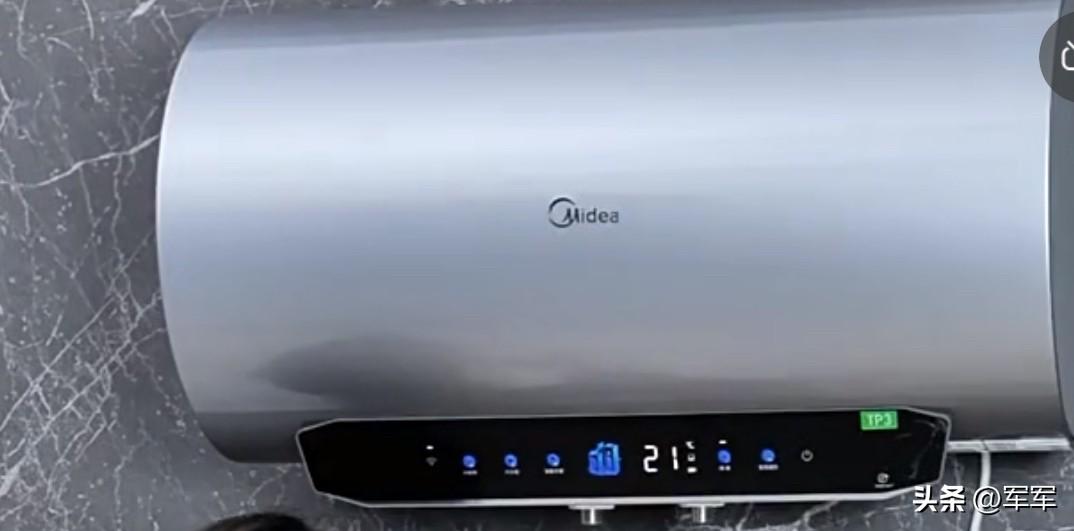 今天家里安装热水器，差点没给我气死。

早上8:30约了师傅来我家安装，安装热水