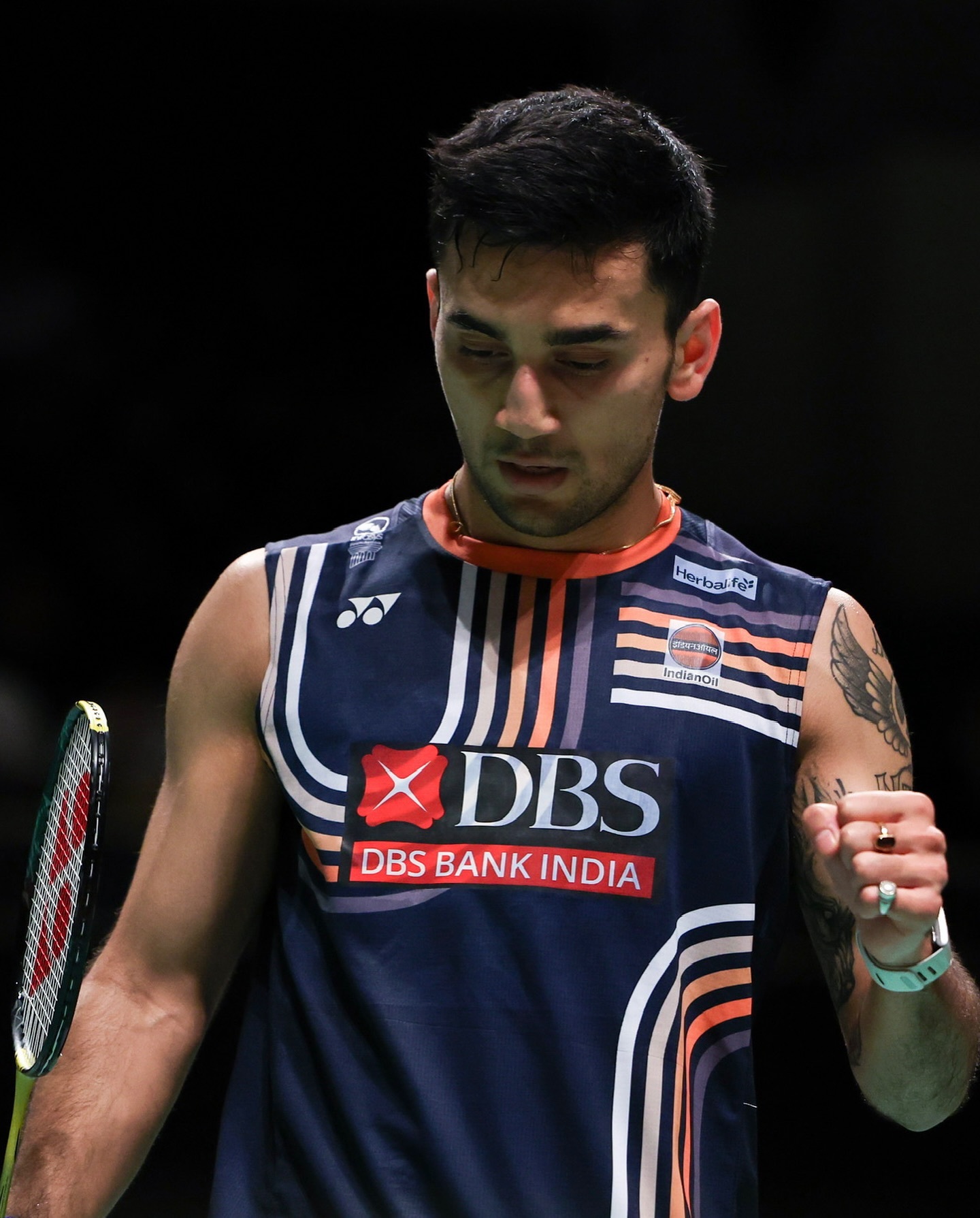 拉克什亚🇮🇳 21-19、21-10 🇯🇵西本拳太下轮：拉克什亚🇮🇳