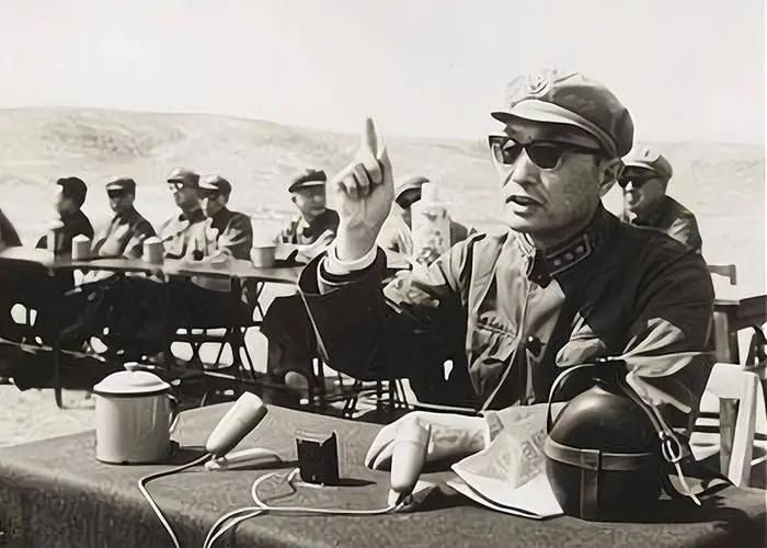 1974年“八一”建军节，刚刚“解放”不久的张爱萍应邀从福建到北京参加纪念活动。