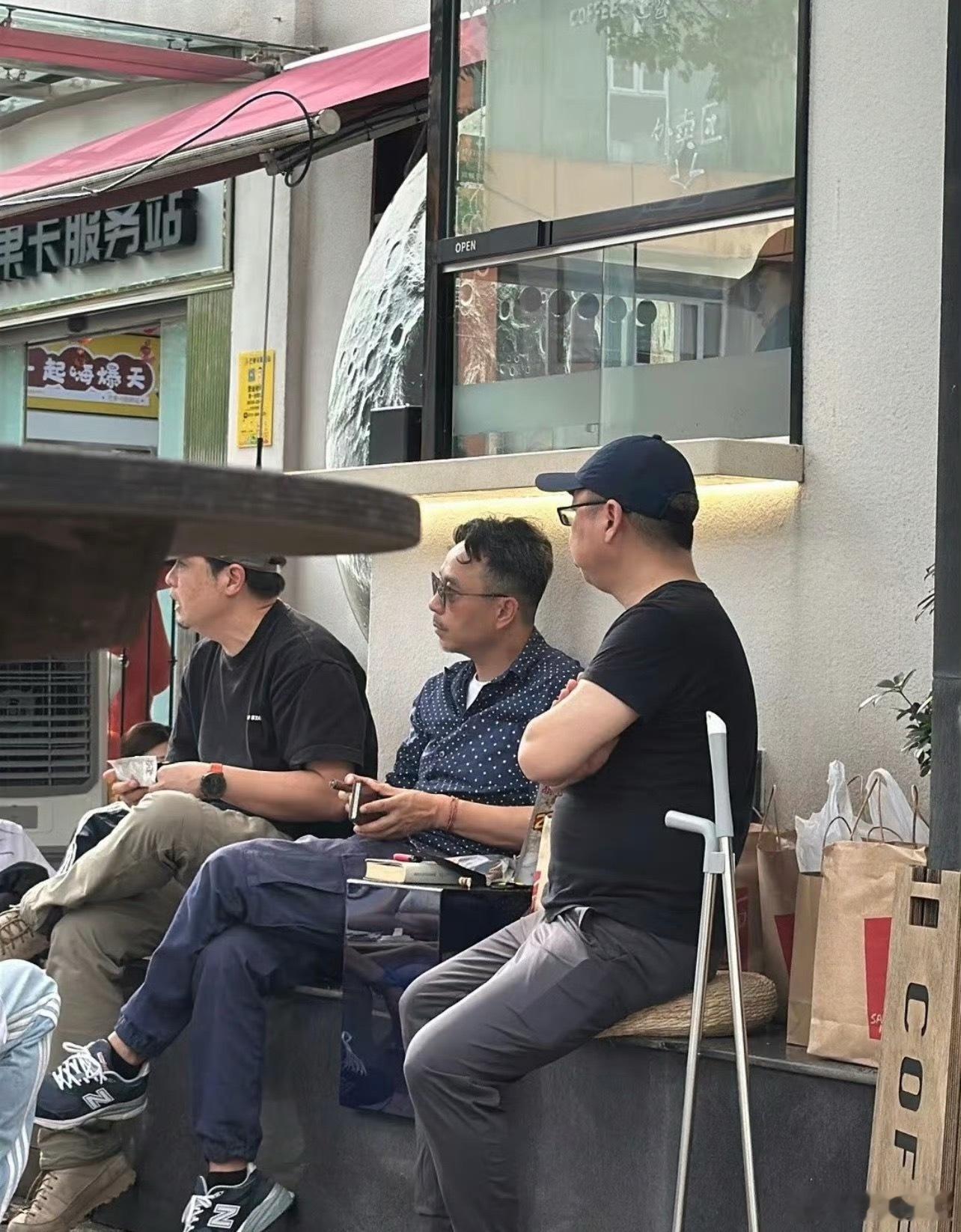 汪涵有多爱吃槟榔长期嚼食槟榔会对口腔造成不可逆的伤害，从牙周病到口腔癌，每一步都