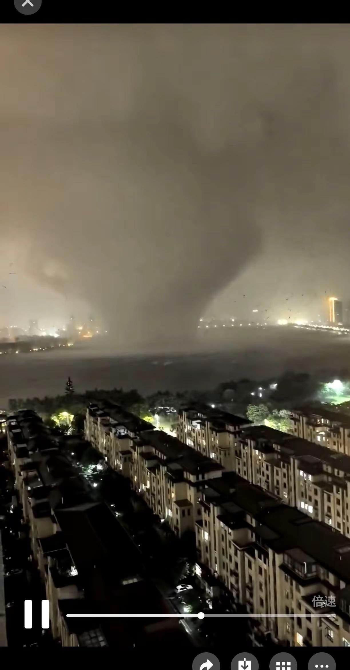 龙卷风🌪️突袭黄州，望大家平安🙏