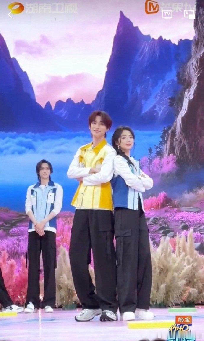 谭松韵丁程鑫居然一起演过偶像剧天呐天呐！原来谭松韵和丁程鑫早就一起演过偶像剧啦，