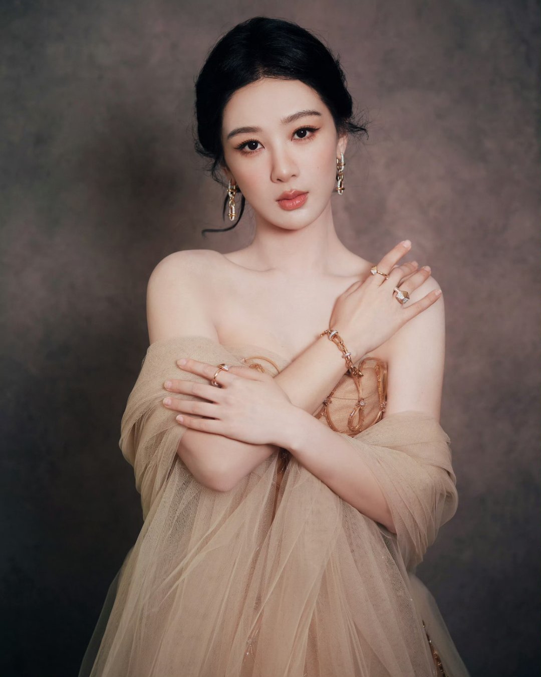 杨紫 不要因为众生的愚疑，而带来了自己的烦恼。不要因为众生的无知，而痛苦了你自己
