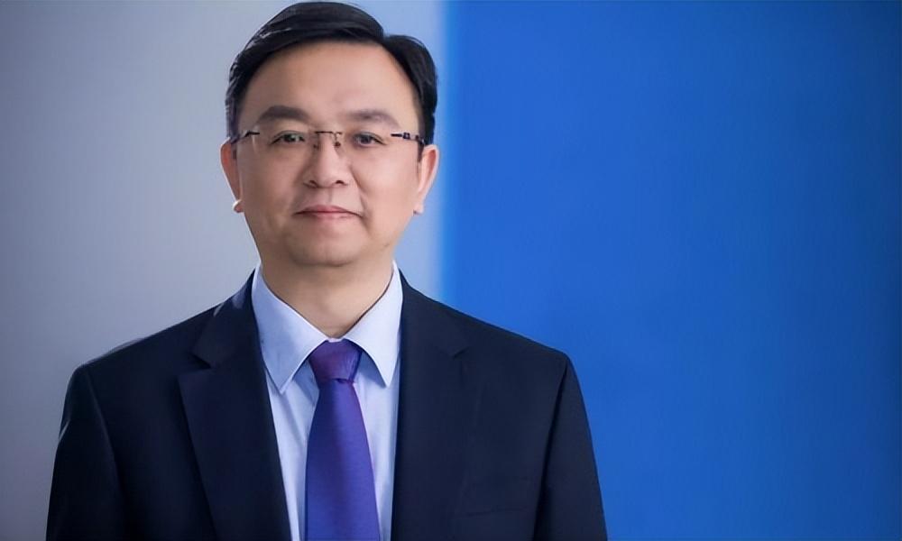 王传福说，他高中时回家要生活费，那叫一个惨！他嫂子张秀菊，翻箱倒柜，兜里就几毛钱