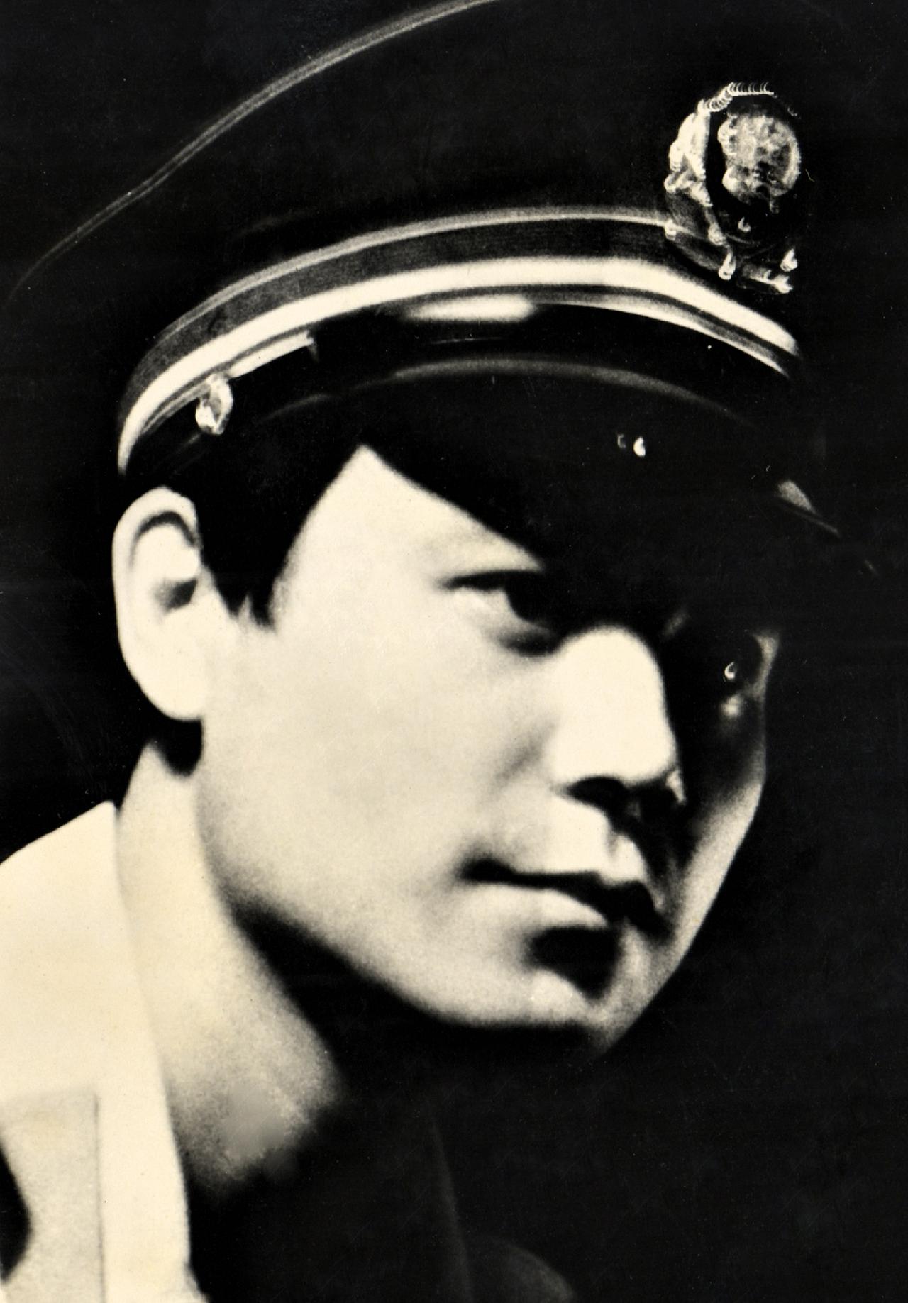 哈哈，这个话题真有意思，不少人都在讨论重庆男人到底帅不帅。

在我看来，重庆帅气