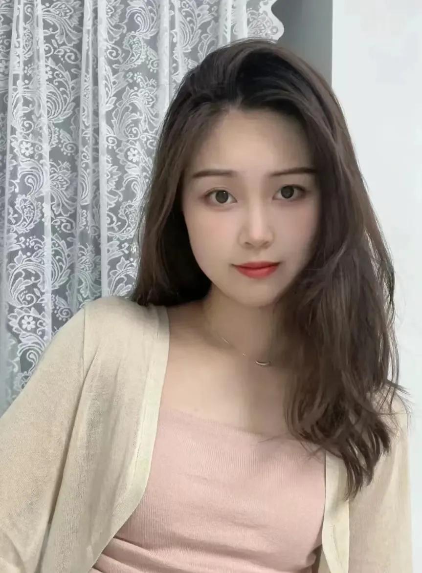 女朋友过生日，我本想给她买个礼物，却选择了买生日蛋糕。我没想到她把这看作是负担，