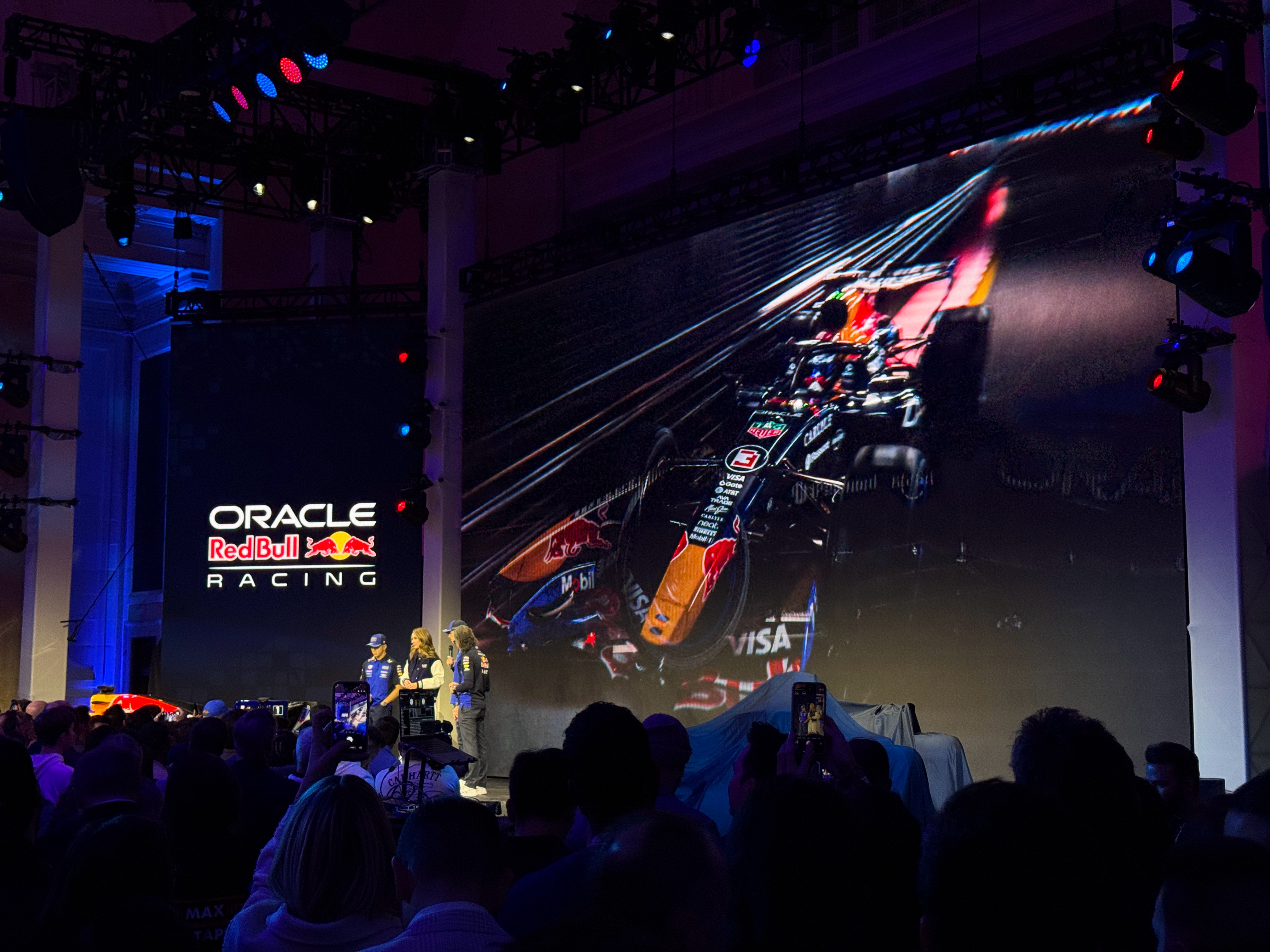 现场实拍，潘子和他的2026红牛福特F1赛车！F1