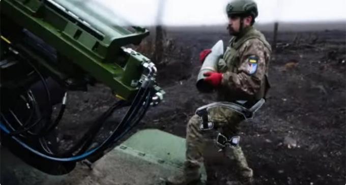 近期多家乌克兰媒体披露，乌军首次将外骨骼投入实战测试，据称可以有效降低士兵负重与