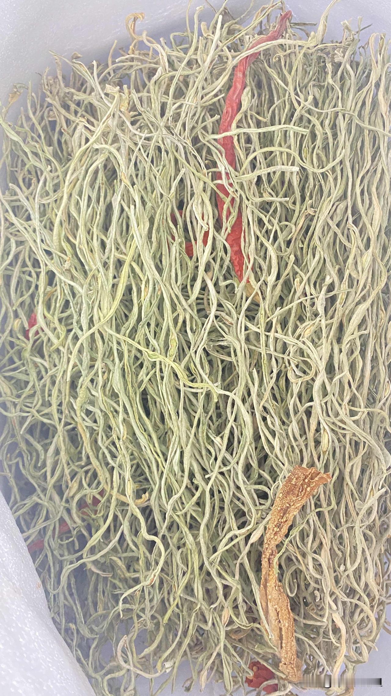 我五月一号驱车从乌鲁木齐回到了380公里外的乌苏古尔图小镇。

今天是五月四号，