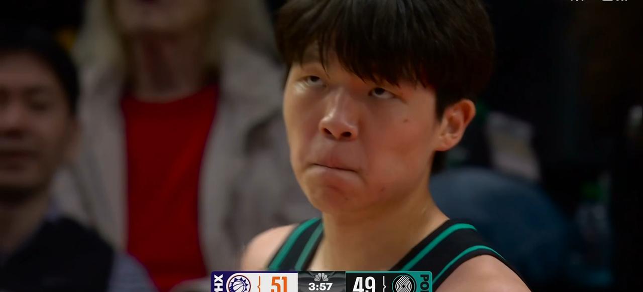 杨瀚森顶住压力，打出新高，有阳光即灿烂，赢得广泛尊重！
11月19日，NBA开拓