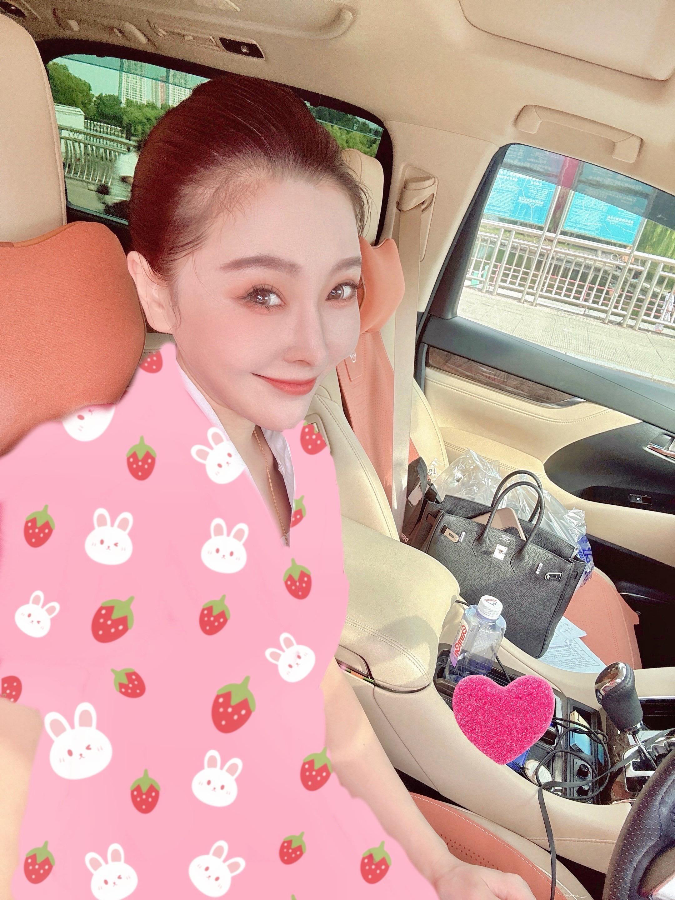 “希望明年这个时候 我会因为工作稳定 经济独立 爱人在侧 喜极而泣”
