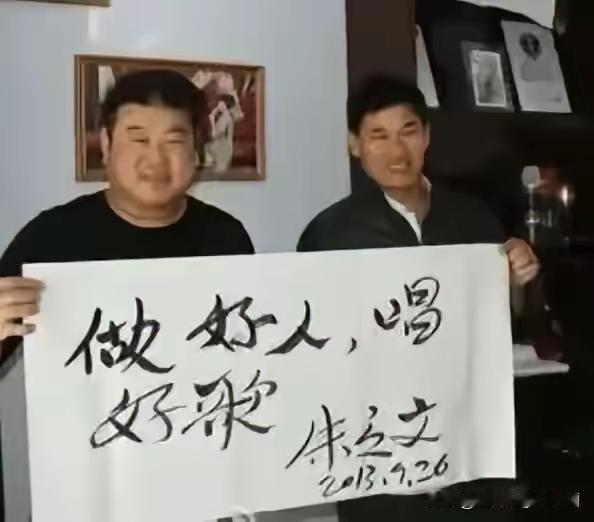 再过三千年，如果出土了或者传代收藏了，朱之文这首字可能价值连城，直于现在嘛，粉丝