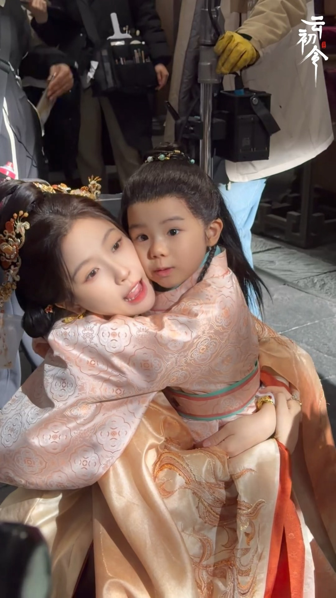 这里有两个宝宝很萌🥰🥰🥰🥰虞书欣主母与娃就这样萌混过关