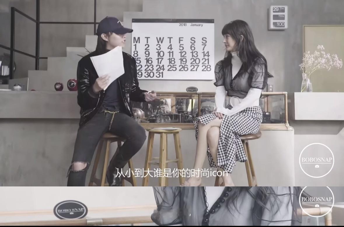 杨幂存了张曼玉杂志20年 张曼玉是杨幂的时尚启蒙，从小到大的时尚icon呢！十年