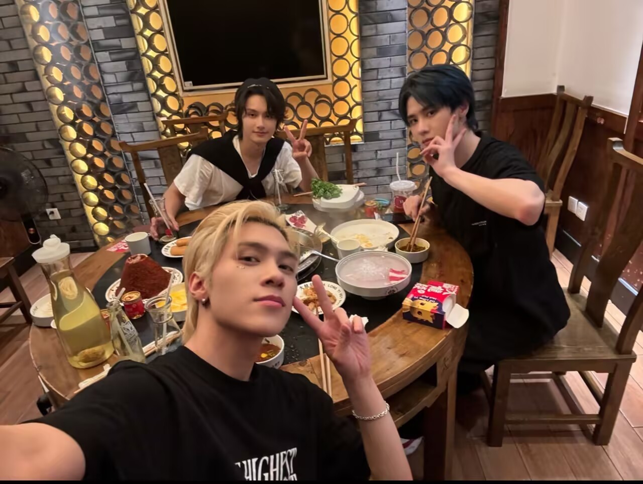 #文俊辉黄冠亨钱锟饭搭子#哥几个又约上饭了 ​​​