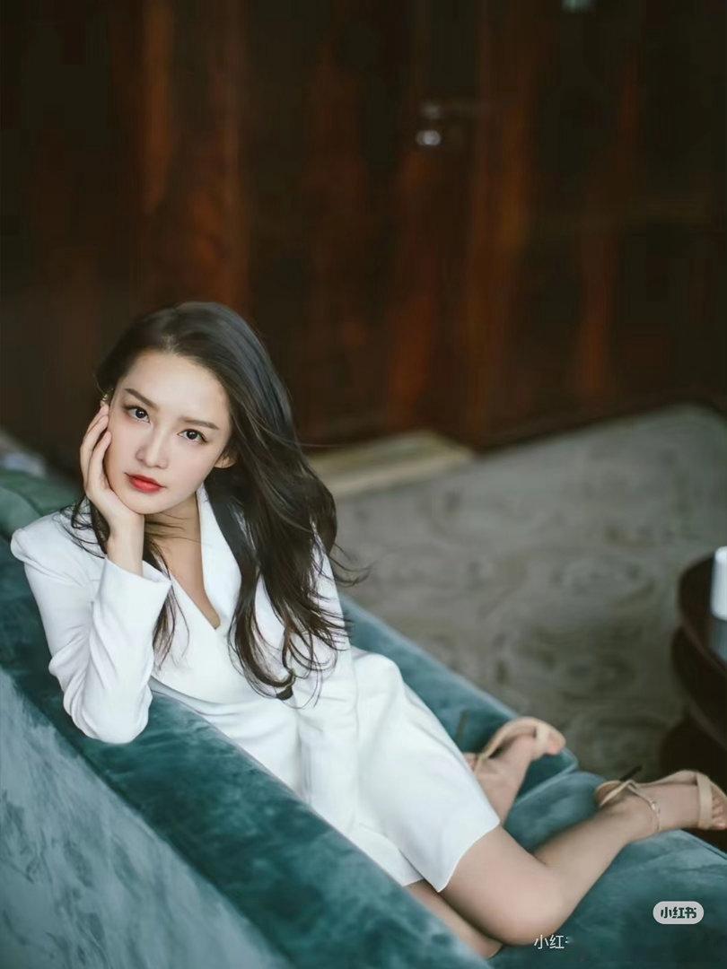 李沁幻视千金归来想看李沁再演一部都市剧 李沁往那儿一站，就像都市剧里的千金本人，