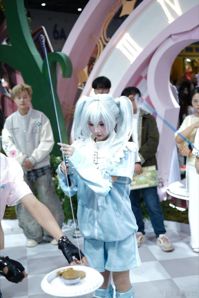 造梦师线下造梦造梦师五一漫展好多人啊CP32全场最大展位非造梦师莫属，现场人气直