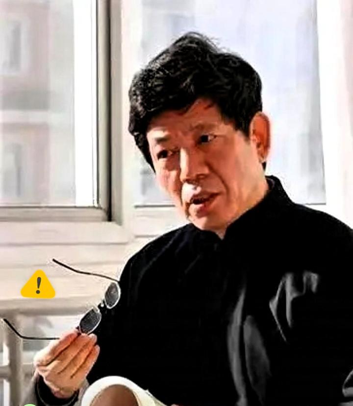 醒醒吧！你正在活成“半人”
 
清华教授彭林曾道出一句扎心实话：现在满大街很多人