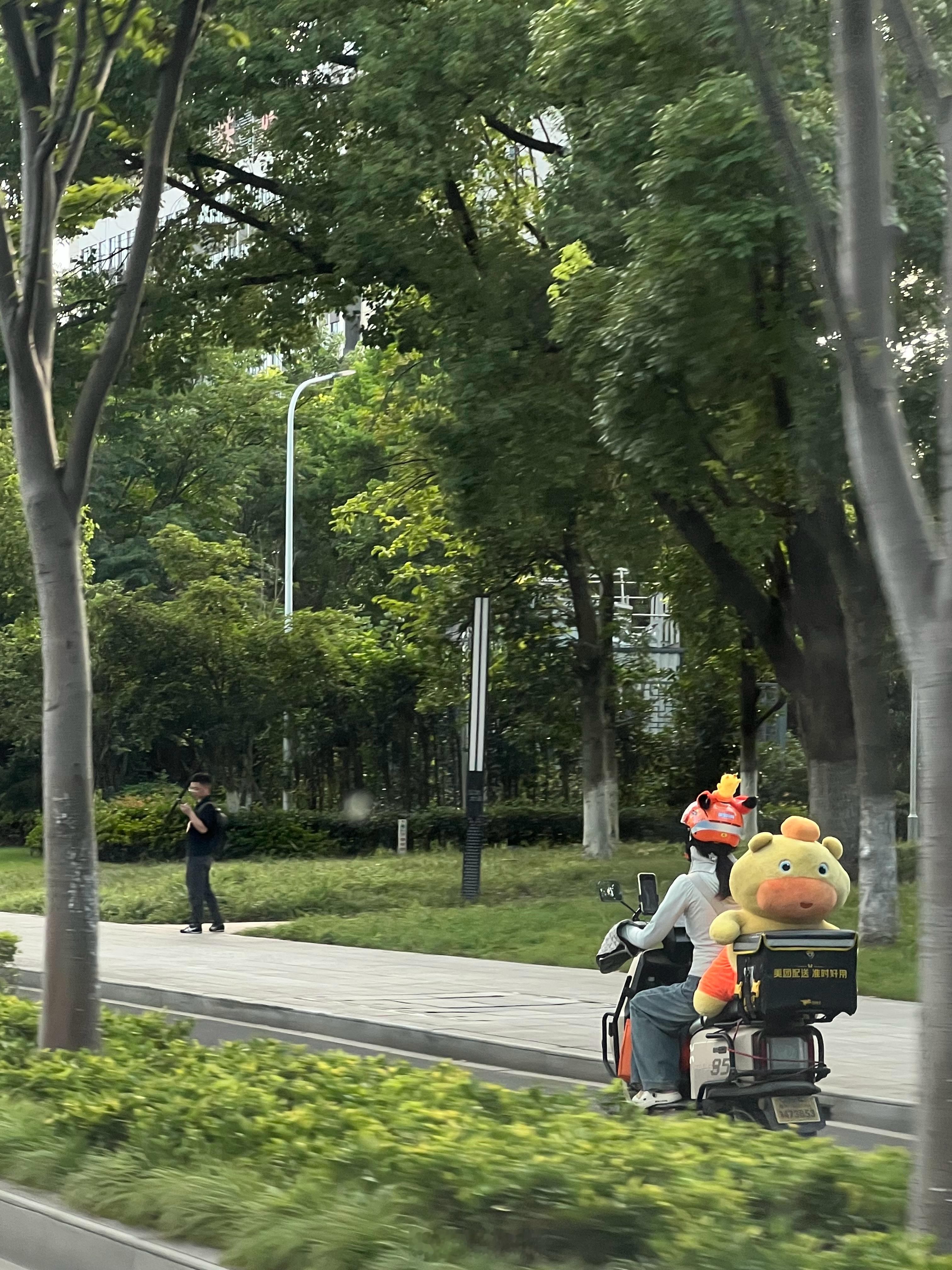下班路上。希望你今天也快乐 