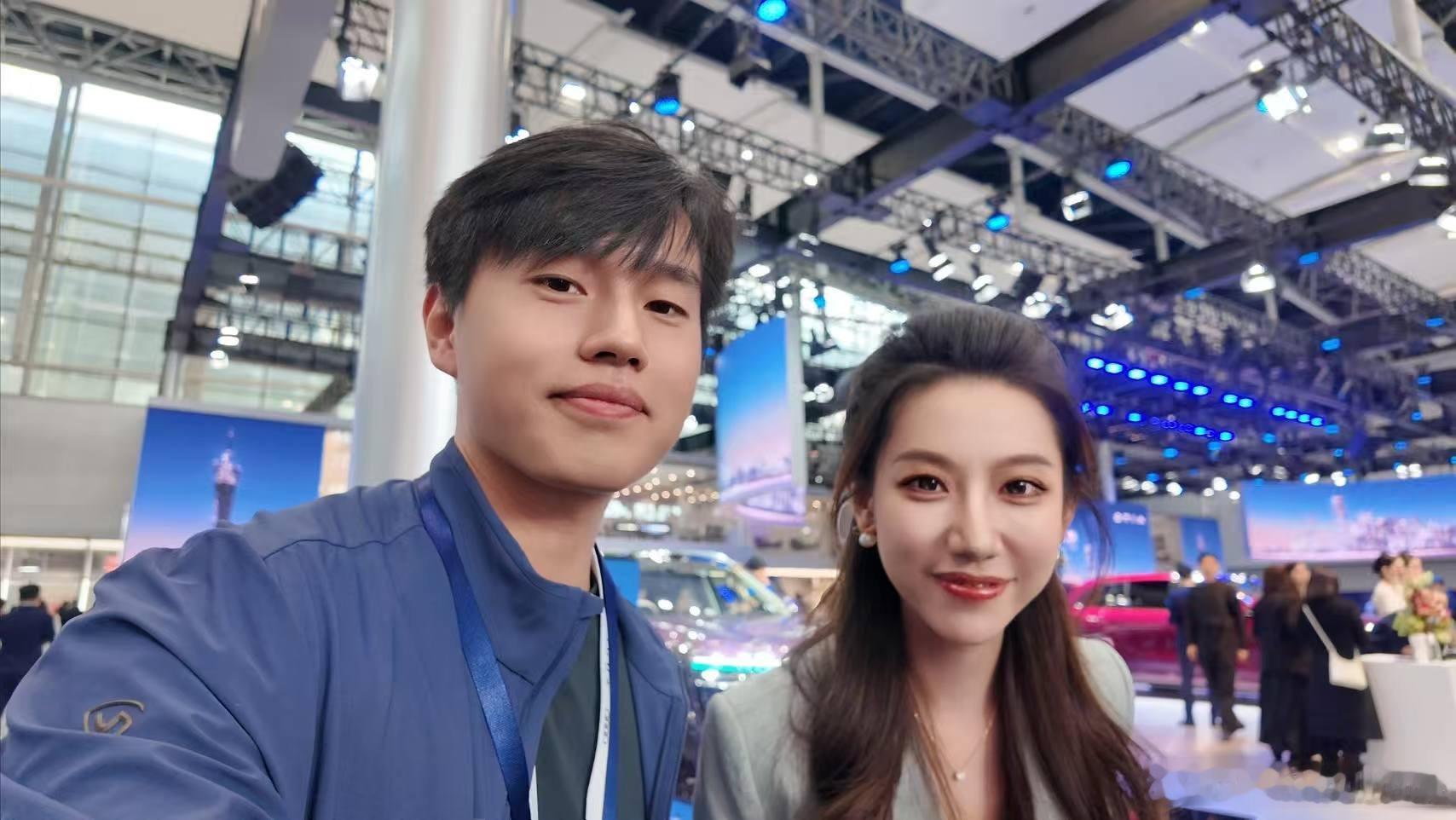 拍到车展上最美的女人了