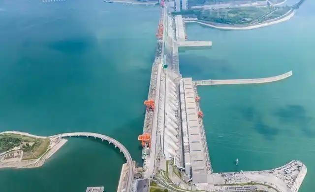 三峡大坝运行了20余年，2500亿投入如今回本了吗？
 
大坝的投入早就回本了，