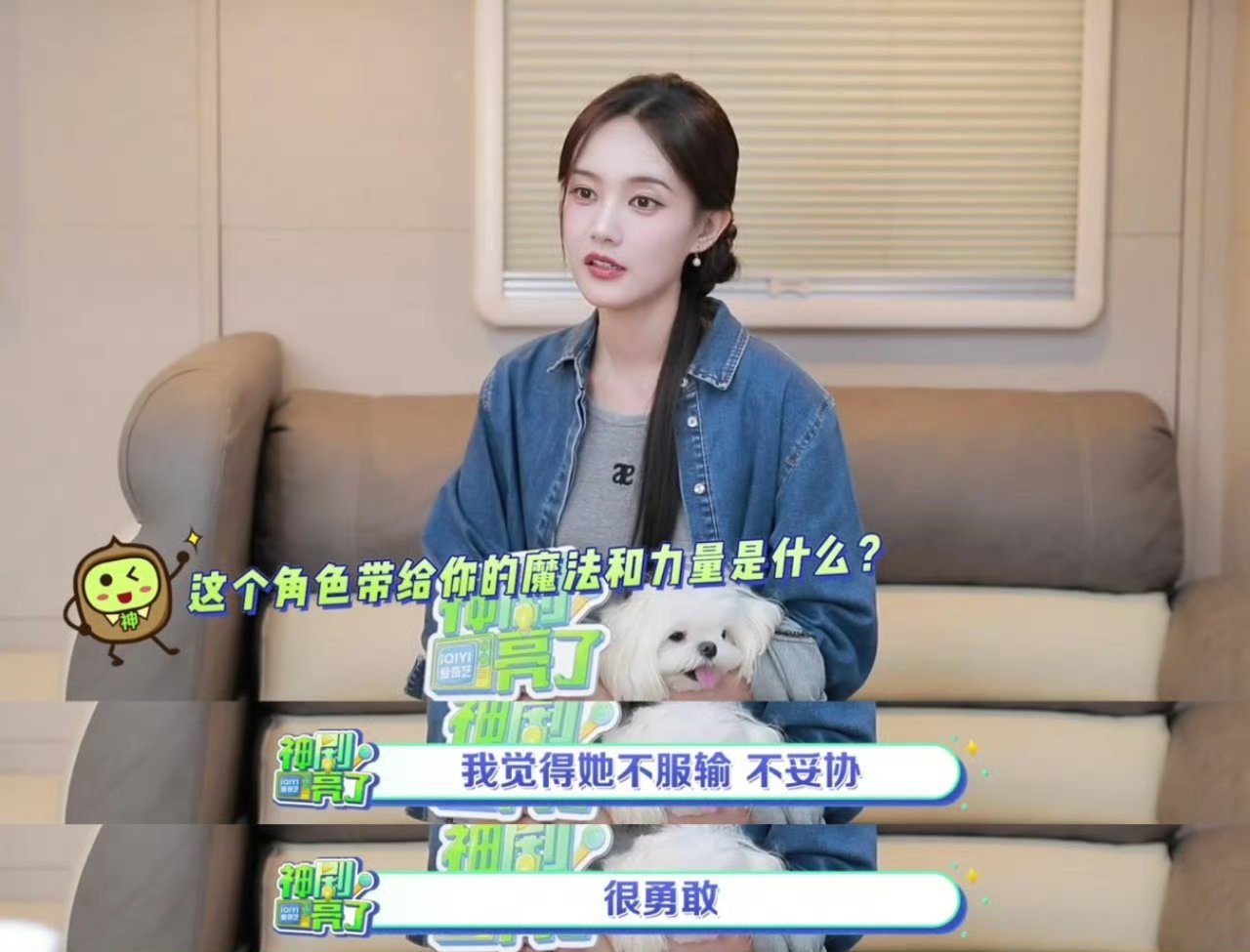 李一桐演技好的原因找到了李一桐的演技密码藏在生活里！连微醺都琢磨表情，为角色写小