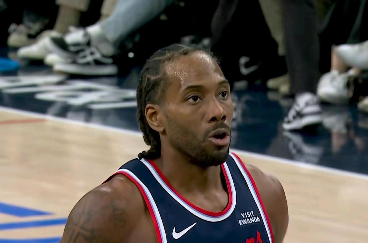 快船：西部第八终于来了！！！

在快船主场战胜尼克斯的比赛中：快船战绩32胜32