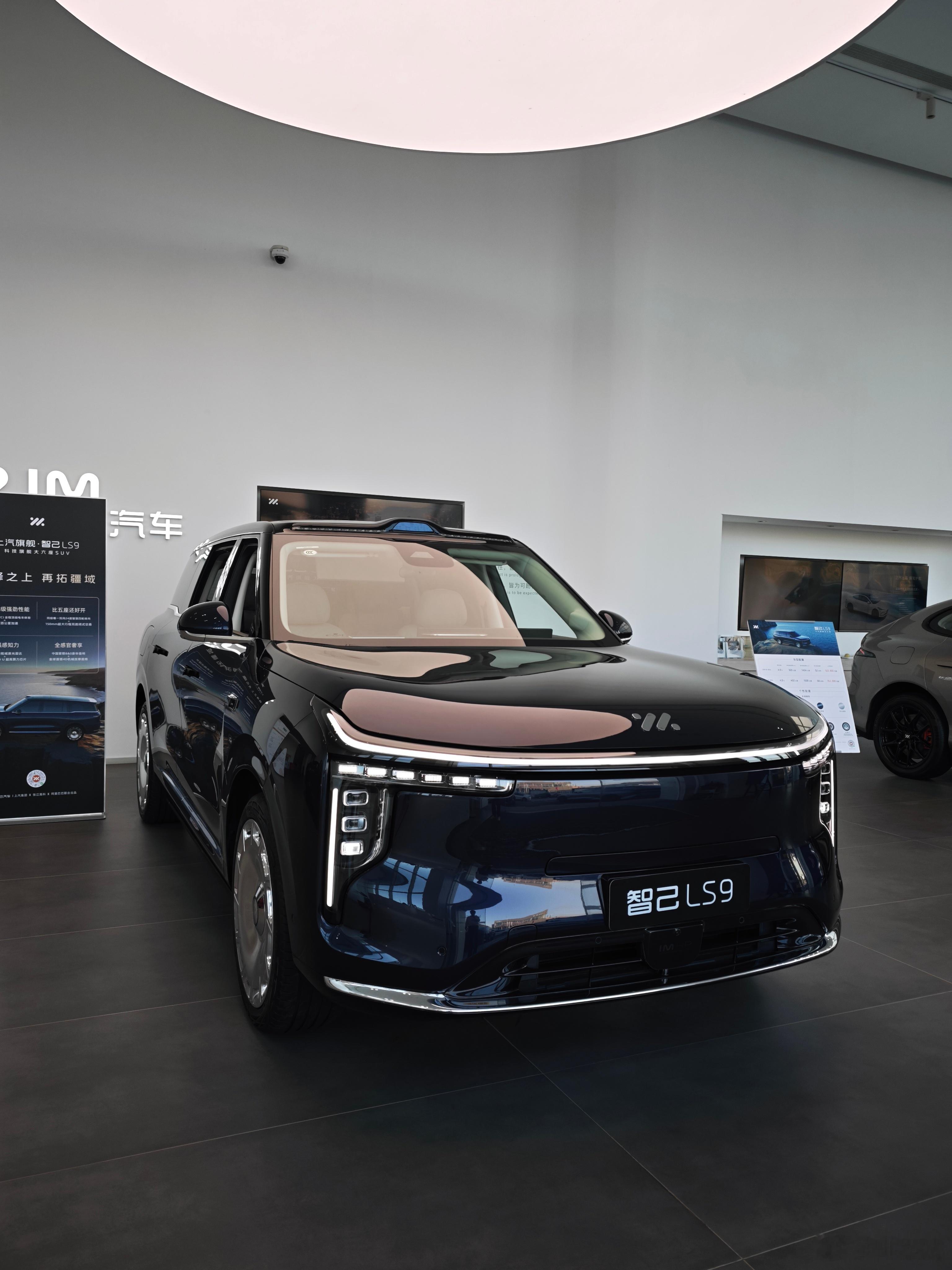 很久没遇到这么热门的新车了……工作日也一定要提前预约才有试驾车，在不同的时间来了