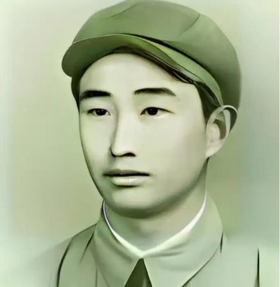 1943年，日军空袭时，18岁战士宋岭春仰面躲在草丛里，看飞行员探头出来，当敌机
