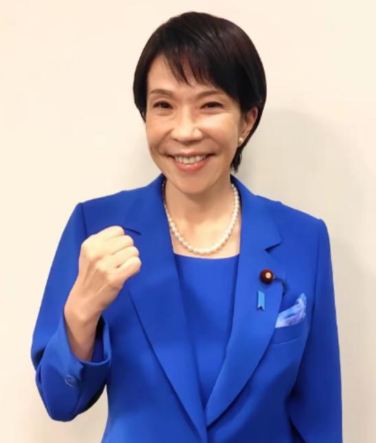 高市早苗再也控制不住自己的表情了，在采访时，她大声喊道：中国的行为是毫无道理的，