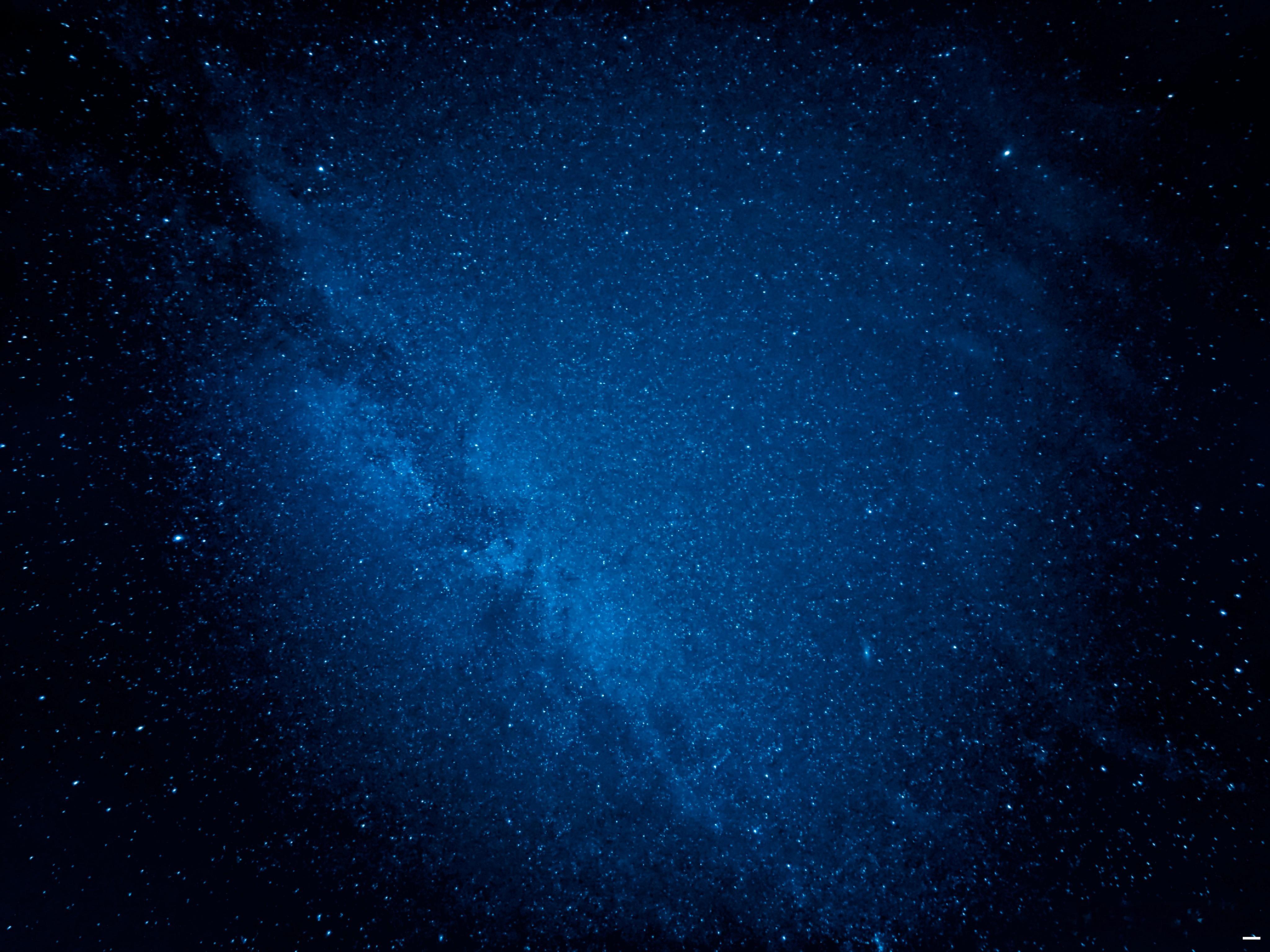 刚从贼冷的外面回来这边没什么光污染用手机粗粗拍了一张星空分享给大家俺不是专业的，