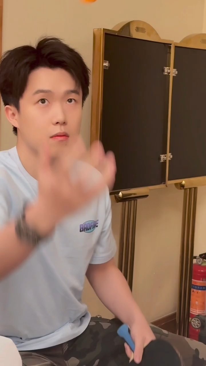 在比赛场上他是奥运冠军，在比赛场下他是编制人员，又是为之骄傲的一天 ​​​