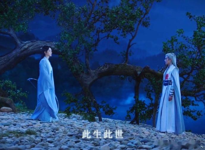 #小夭本没有上帝视角# 即使知道前方是荆棘密布，小夭也从未退缩。她的坚持与勇气，