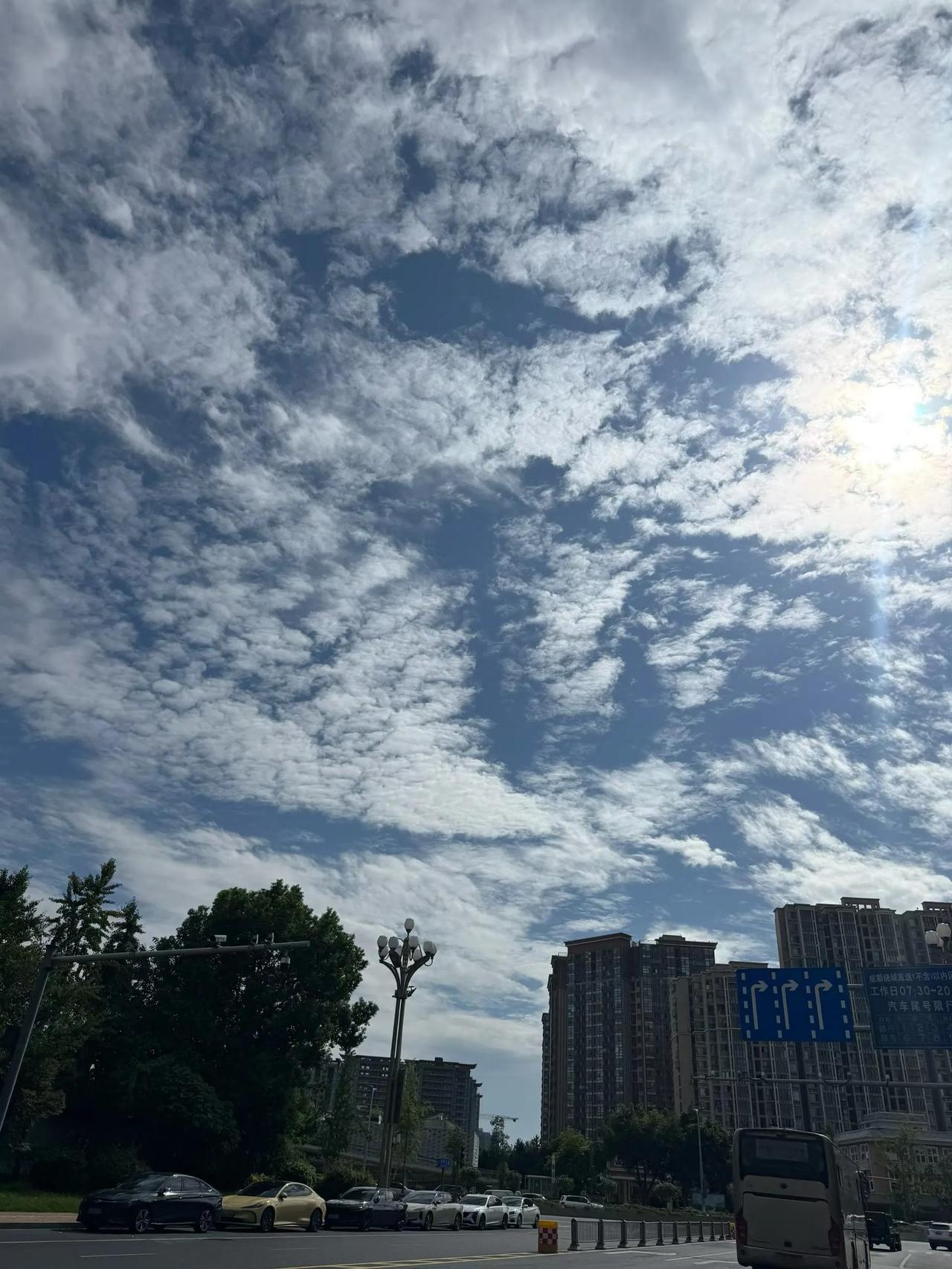 秋天特别的天空

特别的云