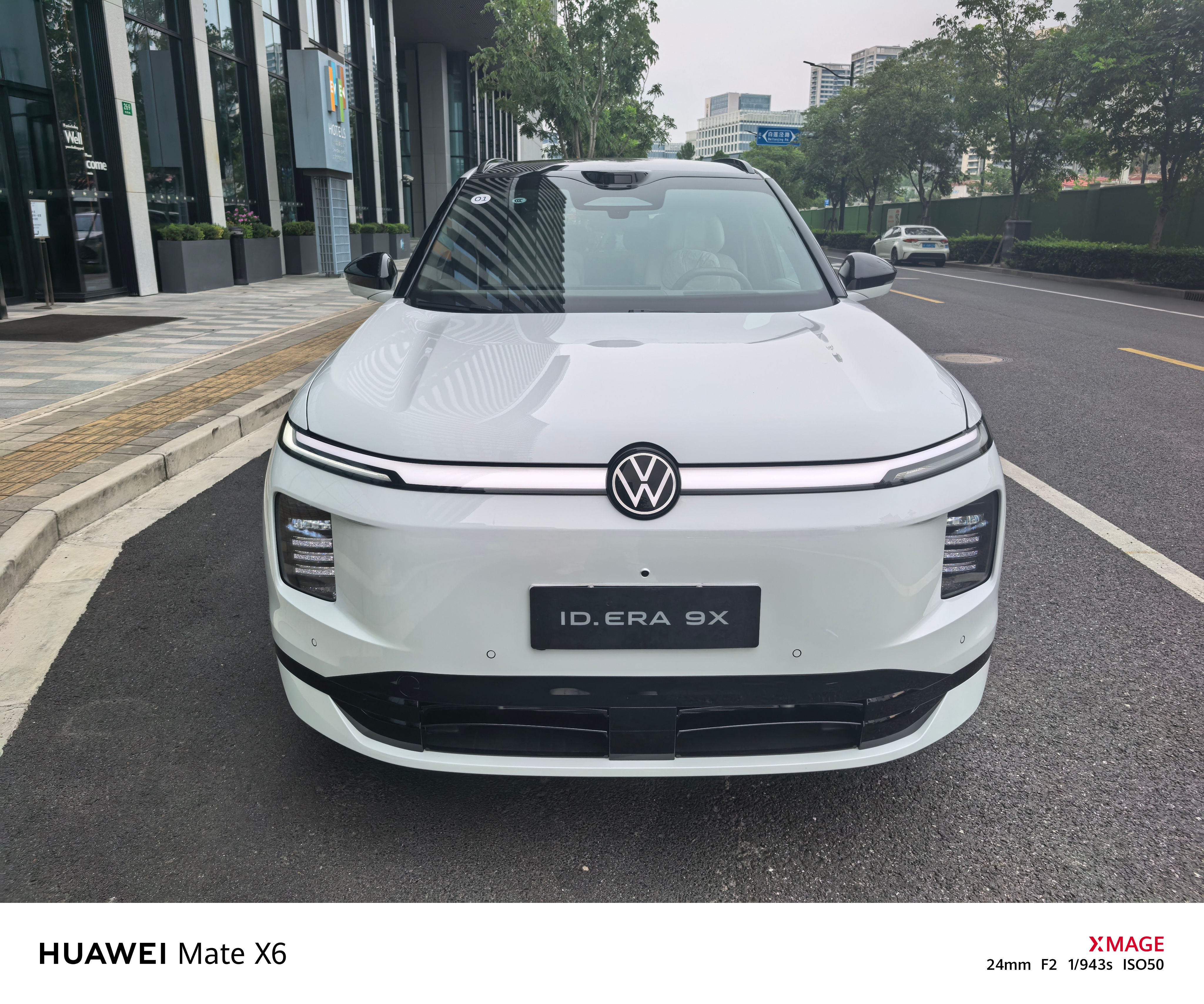 其实最近已经体验过两台Momenta R7的车型了，总体感觉下来这套世界模型相较