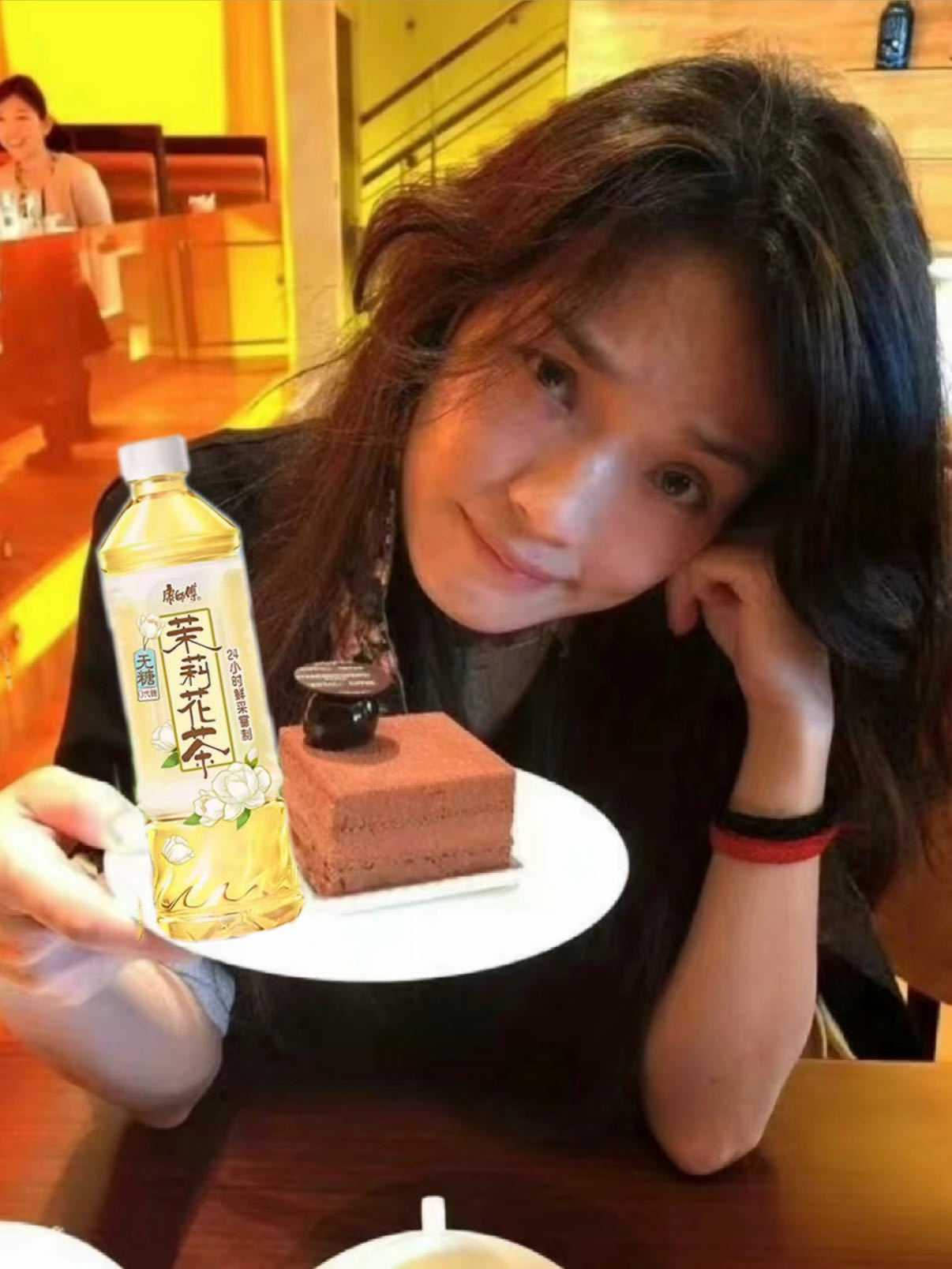 舒淇喊你一块喝好茶 可算知道娱乐圈的女神们都在喝什么保持体态了，舒淇就连喝饮品都