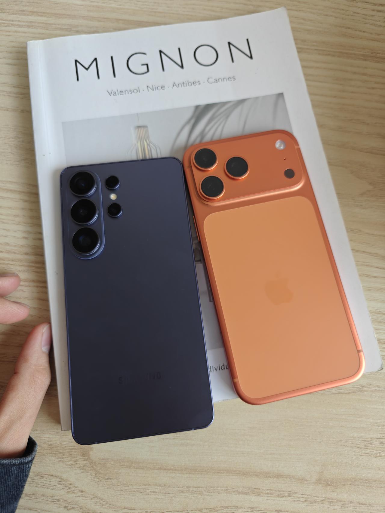 有一万块你会买三星还是苹果？
没想到啊，三星S26Ultra居然涨价这么多，要一