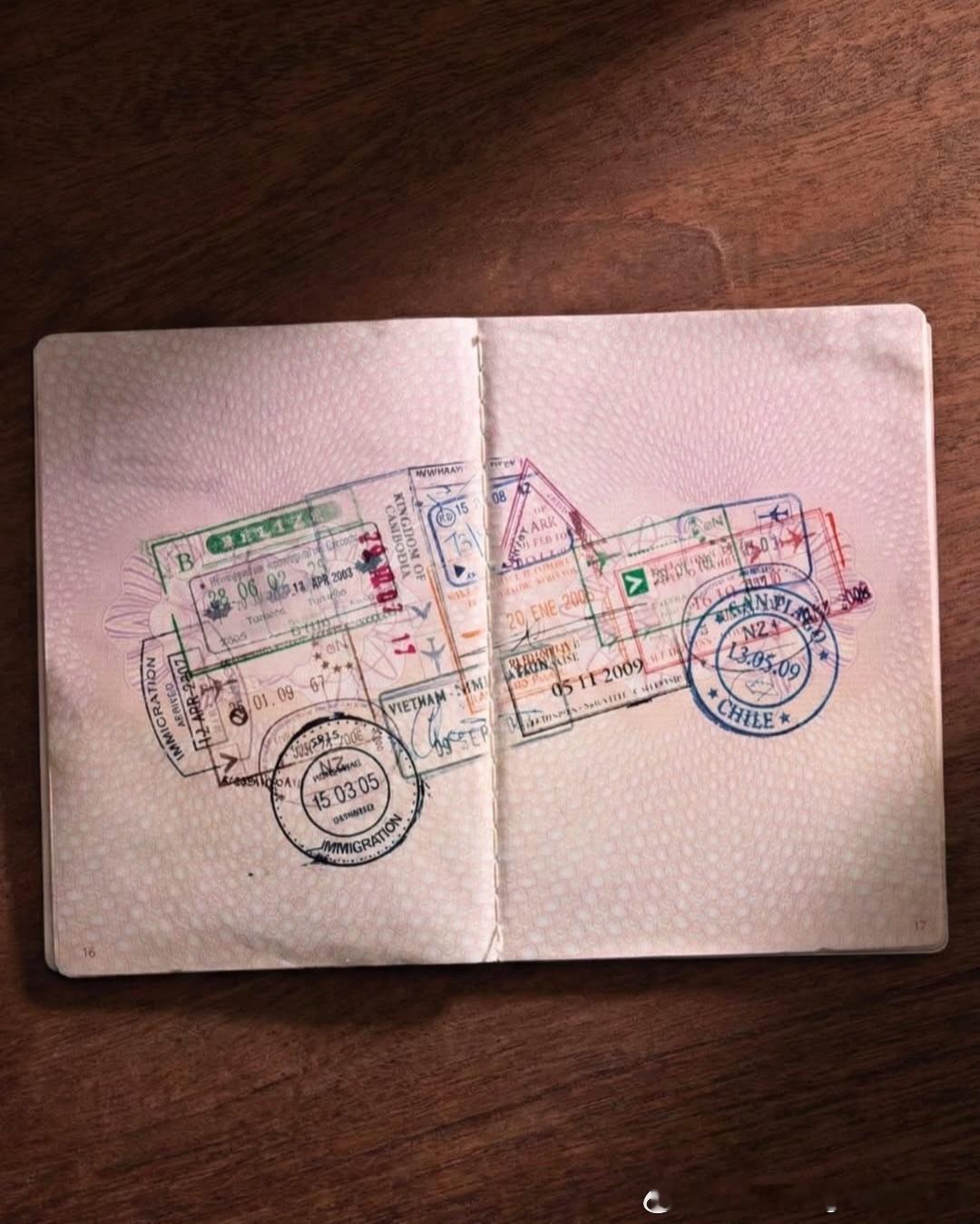 2011年，知名设计师施德明（Stefan Sagmeister）为路虎卫士创作