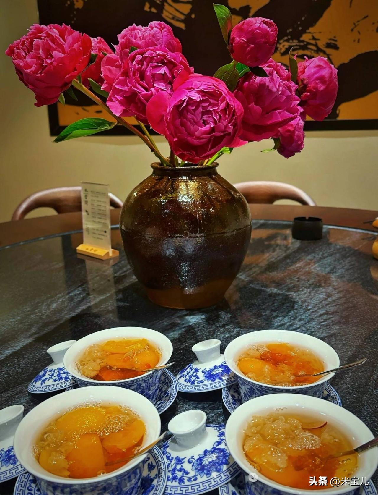 你说，
女人要多爱一个男人，
才能接受男人反复出轨。
现在的出轨只有没有形成事实
