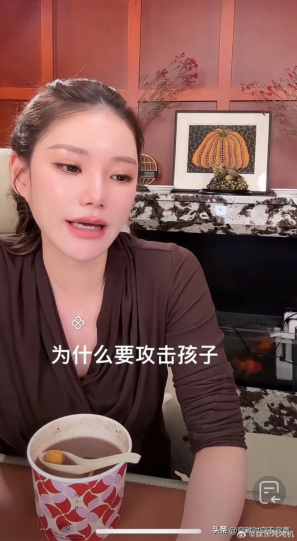 筱梅的计划落空，多失望啊，这泼天的流量被自己弄丢了！她原计划在月子中心直播，这泼